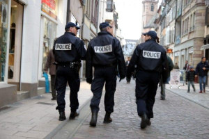 Paris: வங்கிகளுக்கு இடையிலான அச்சுறுத்தலை தொடர்ந்து பாதுகாப்பு அதிகரிப்பு!!!!