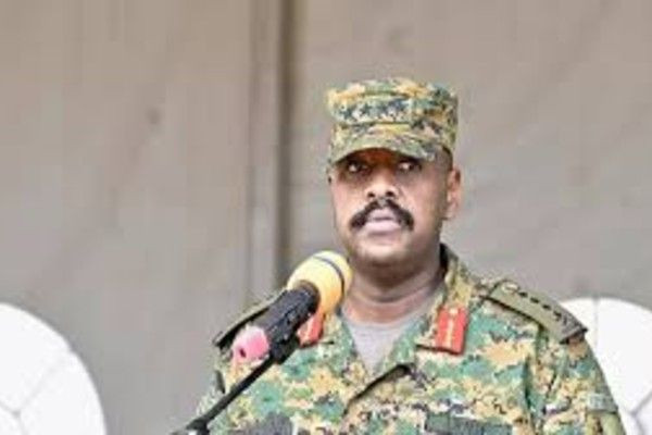 துருக்கியின் அழகான பெண் மனைவியாக வேண்டும் - உகாண்டா ராணுவ தளபதி
