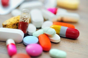 இலங்கையில் மருந்துப் பற்றாக்குறை ஏற்படும் அபாயம்