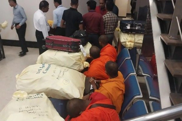 110 கோடி ரூபாவுக்கும் அதிக பெறுமதியுடைய போதைப்பொருட்களுடன் 22 தேரர்கள்  கைது