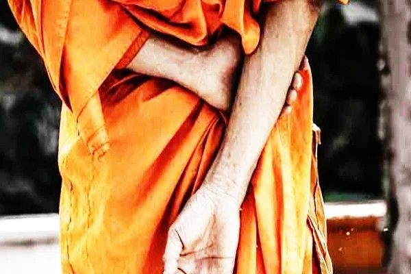 இலங்கையில் 14 வயதுடைய இளம் பௌத்த பிக்கு துஸ்பிரயோகம் - தேரர் கைது