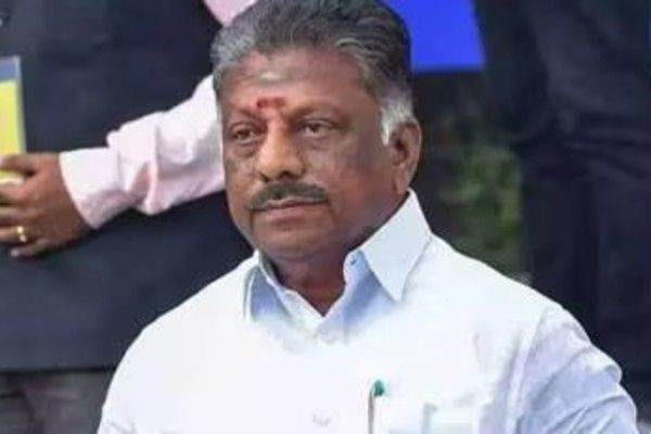 கட்சி மாறியதால் காட்சியும் மாறியது; ஓபிஎஸ் வீட்டில் இரட்டை இலை அகற்றம்