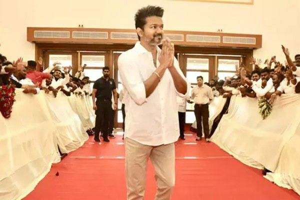 கூட்டணி பற்றிய வதந்திகளை நம்ப வேண்டாம்: விஜய்