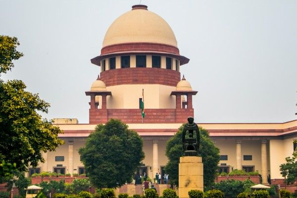 சபரிமலை வழிபாட்டு விவகாரம் நீதிமன்ற ஆய்வுக்கு அப்பாற்பட்டது: சுப்ரீம் கோர்ட்டில் மத்திய அரசு வாதம்