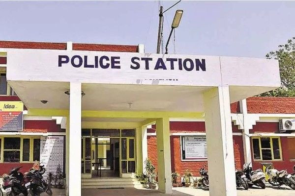 இன்ஸ்பெக்டர்கள் உத்தரவின்றி லத்தியை எடுக்க போலீசாருக்கு தடை