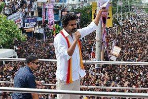 லஞ்சம் இல்லாமல் ஒவ்வொருவருக்கும் அரசின் நலத்திட்டம்:  விஜய் வாக்குறுதி