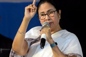 மம்தாவுக்கு எதிராக 50 எம்எல்ஏக்கள் போர்க்கொடி