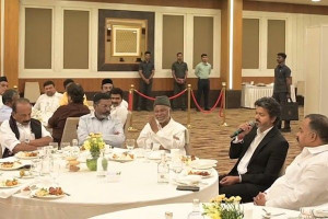 தவெக ஆட்சி 5 ஆண்டுகள் முழுமையாக நீடிக்கும்: தோழமை கட்சிகள் கூட்டத்தில் விஜய் பேச்சு