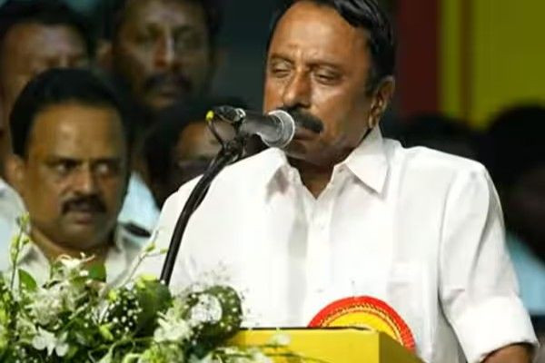 நரி போல் சிலர் காத்திருக்கின்றனர்; அமைச்சர் செங்கோட்டையன் பேச்சு