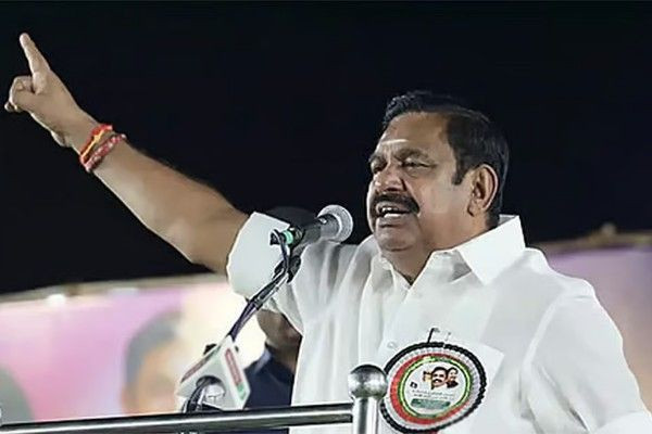 10 மாவட்ட நிர்வாகிகளுடன் ஆலோசனை நடத்தும் எடப்பாடி பழனிசாமி