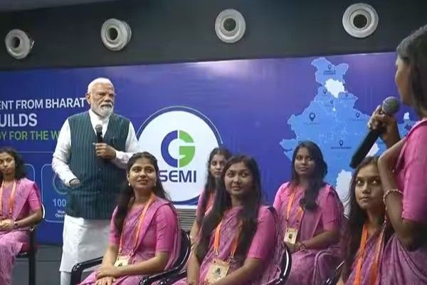 பெண் சக்தியைக் கண்டு பெருமிதம் கொள்கிறேன்: பிரதமர் மோடி