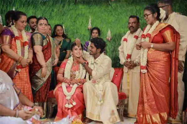 காதலியை கரம் பிடித்த டூரிஸ்ட் ஃபேமிலி பட இயக்குனர் அபிஷன் ஜீவிந்த்!