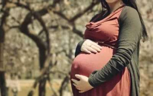 கர்ப்பிணி போல நடித்து ஓய்வுபெற்றவர்களை ஏமாற்றிய கும்பல் கைது!!