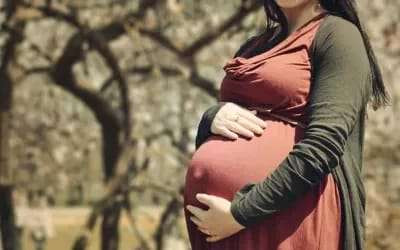 கர்ப்பிணி போல நடித்து ஓய்வுபெற்றவர்களை ஏமாற்றிய கும்பல் கைது!!