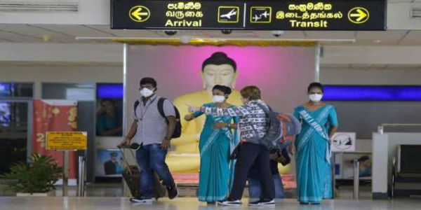 இலங்கை செல்லும் வௌிநாட்டவர்களுக்கு விமான நிலையத்தில் வாகன சாரதி அனுமதிப்பத்திரம்