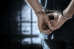 இலங்கையில் 3 காதலிகளுக்காக திருடிய 18 வயது இளைஞன்